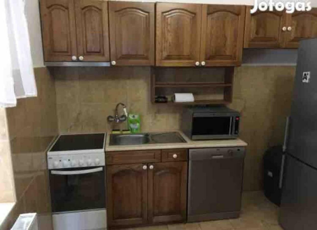Arkadia Apartman Pápa Buitenkant foto