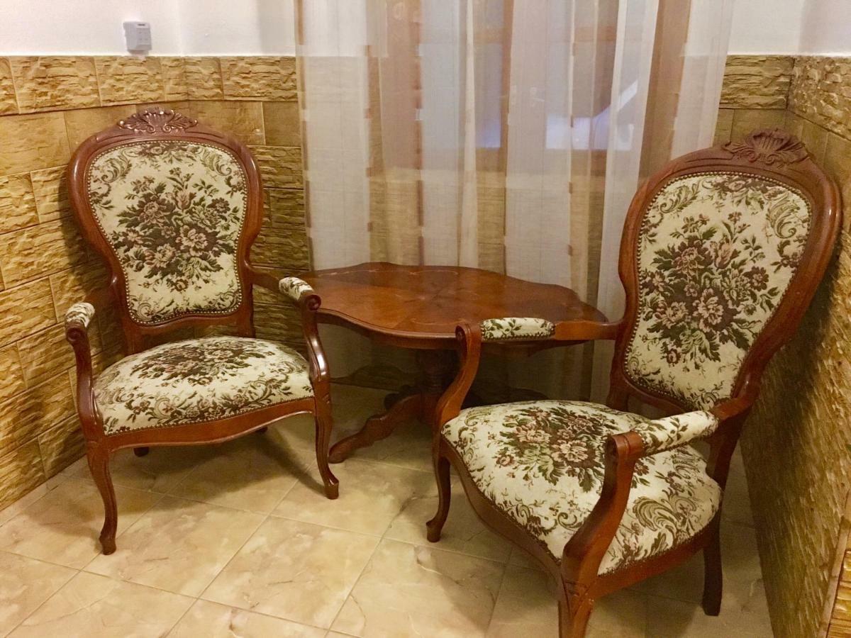 Arkadia Apartman Pápa Buitenkant foto